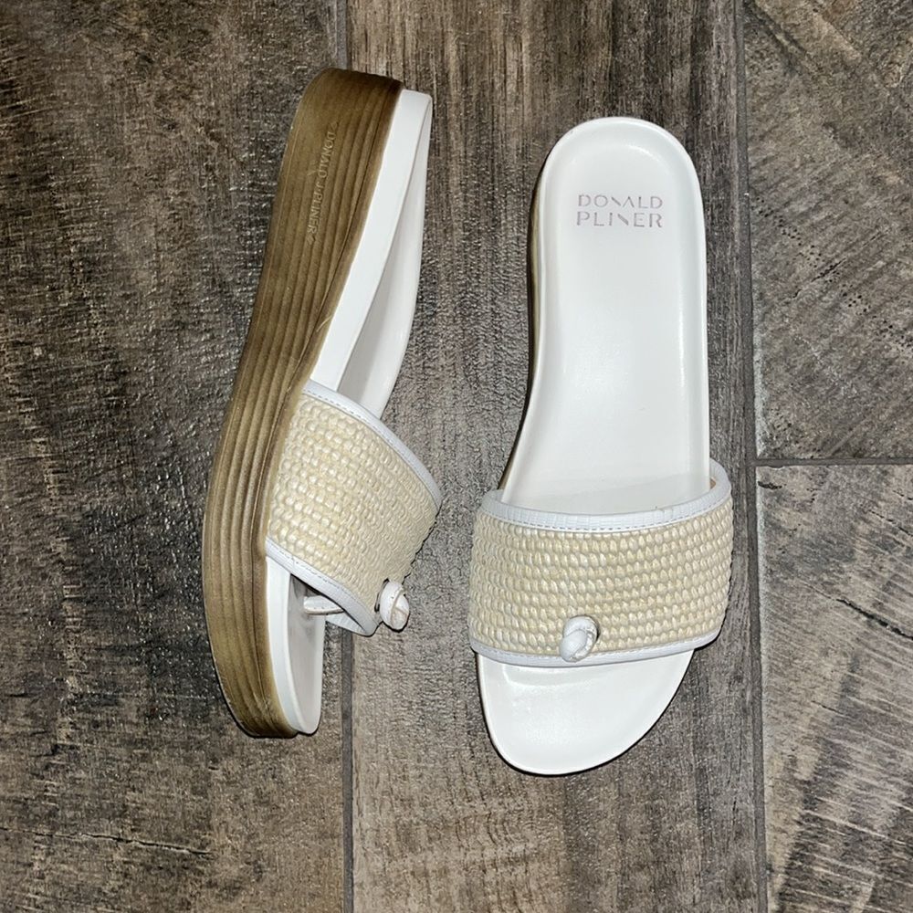 Donald Pliner Farrahr 2” platform thong macramé sandals